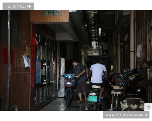 深圳小伙长时间沉迷游戏突然猝死于出租屋,家属悲痛欲绝寻求真相 深圳小伙长时间沉迷游戏突然猝死于出租屋,家属悲痛欲绝寻求真相